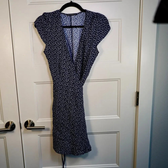 Brandy Melville Women’s Robbie‎ Floral Print Wrap Around Dress O/S - Picture 1 of 4